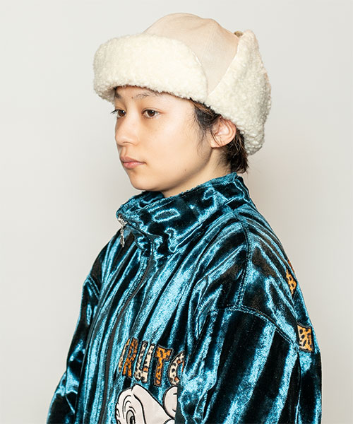 WHITE モデル頭囲：54cm