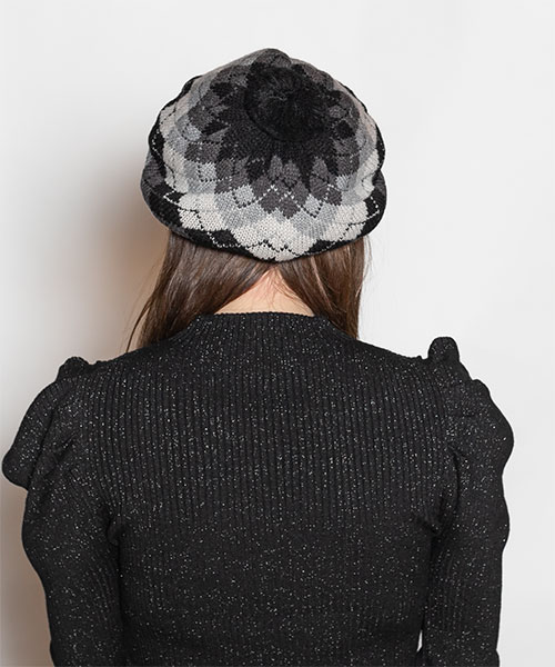 モデル頭囲：56cm 着用サイズ：ONESIZE