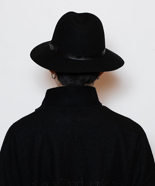 モデル頭囲：58.5cm 着用サイズ：ONESIZE