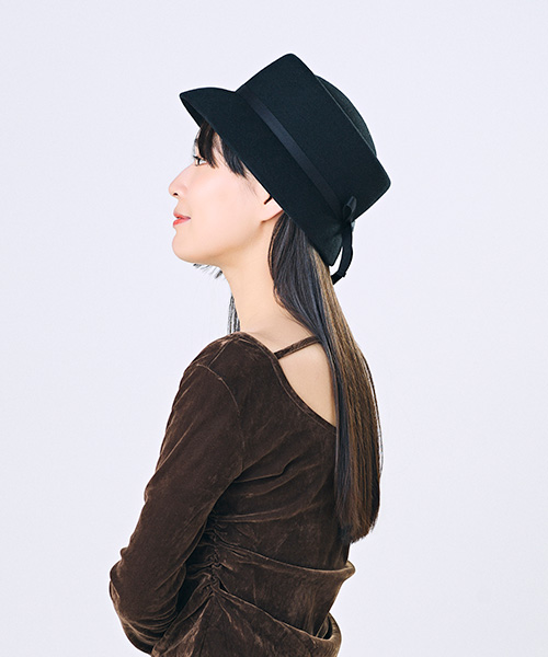 モデル頭囲：55.5cm 着用サイズ：ONESIZE