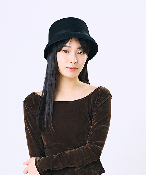 モデル頭囲：55.5cm 着用サイズ：ONESIZE