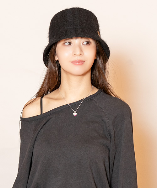 BLACK Model Head Circumference: 56cm