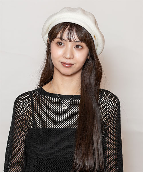 WHITE モデル頭囲：56cm