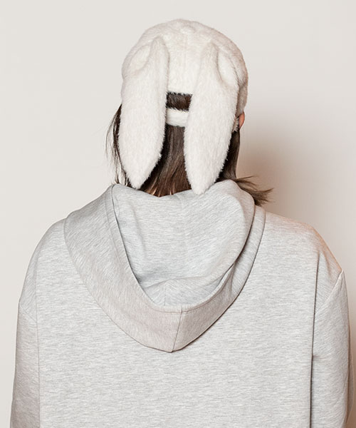 WHITE モデル頭囲：56cm