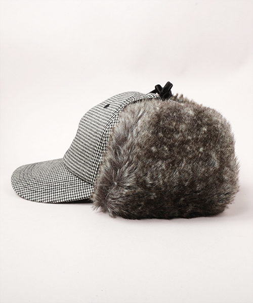 THE MET EAR FLAP LOGO CAP BLACK ONESIZE