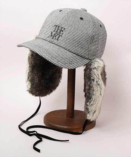 THE MET EAR FLAP LOGO CAP BLACK ONESIZE
