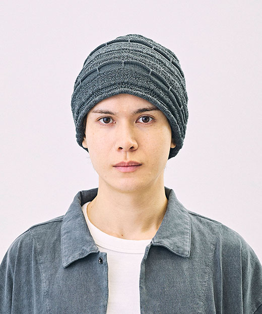 モデル頭囲：54.5cm 着用サイズ：ONESIZE
