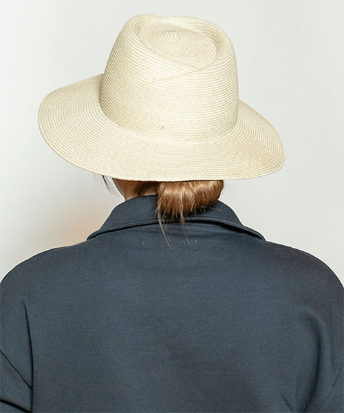 モデル頭囲：56cm 着用サイズ：ONESIZE