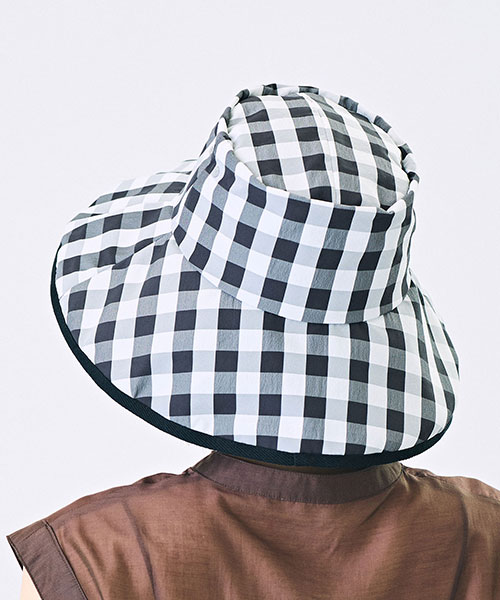 WHITE モデル頭囲：56cm