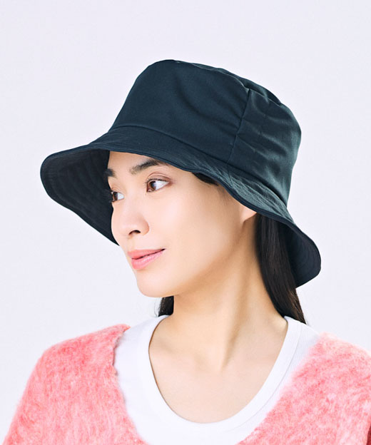 モデル頭囲：55.5cm 着用サイズ：ONESIZE