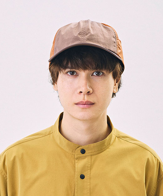 モデル頭囲：54.5cm 着用サイズ：ONESIZE