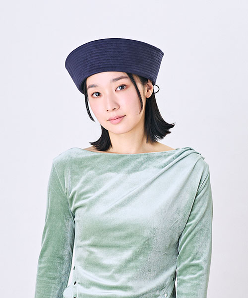 モデル頭囲：55.5cm 着用サイズ：ONESIZE