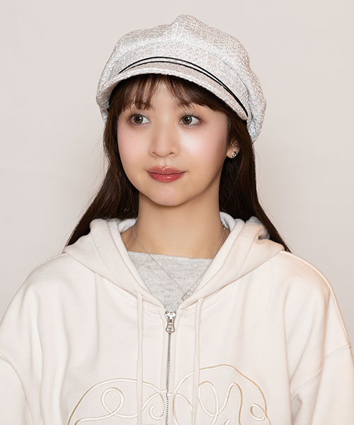 Model's head circumference: 56cm, wearing size ONESIZE
