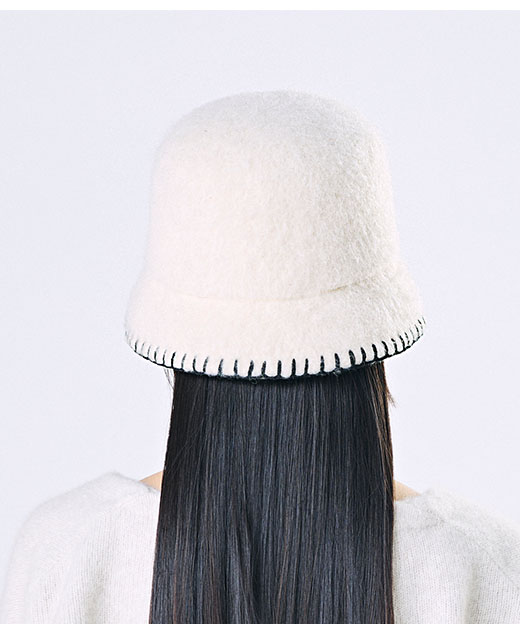 WHITE モデル頭囲：55.5cm