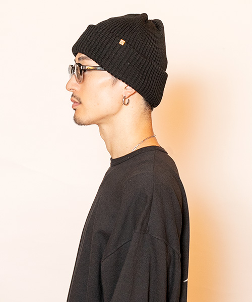 BLACK Model Head Circumference: 58.5cm