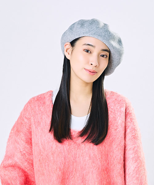 モデル頭囲：55.5cm 着用サイズ：ONESIZE