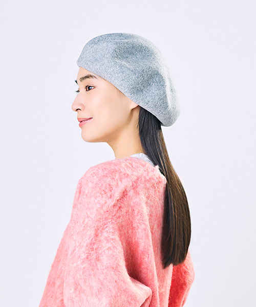 モデル頭囲：55.5cm 着用サイズ：ONESIZE