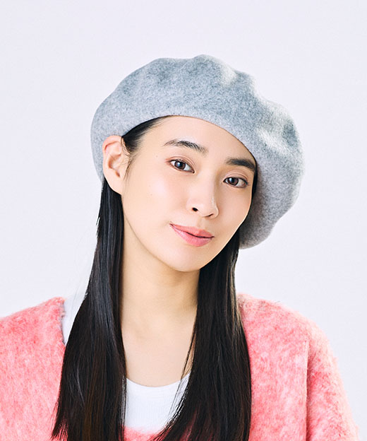 モデル頭囲：55.5cm 着用サイズ：ONESIZE