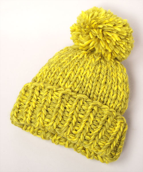 HAND KNITTED BIG POMPOM YELLOW ONESIZE