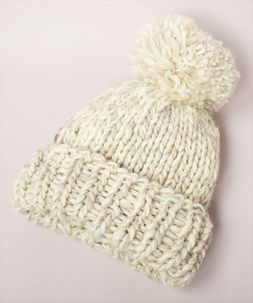 HAND KNITTED BIG POMPOM YELLOW ONESIZE