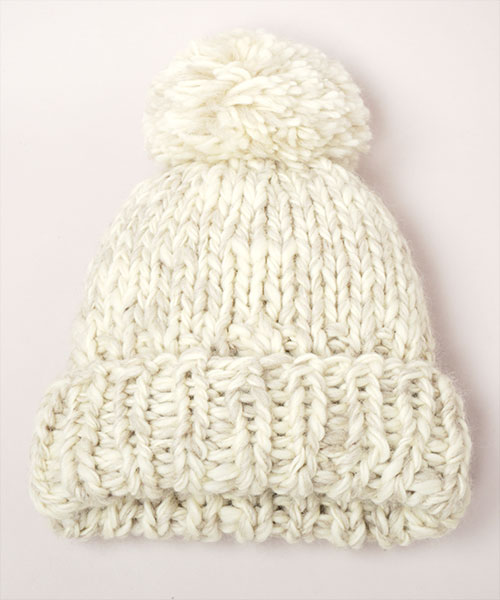 HAND KNITTED BIG POMPOM YELLOW ONESIZE