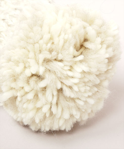 HAND KNITTED BIG POMPOM YELLOW ONESIZE
