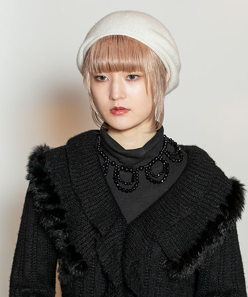 WHITE モデル頭囲：55cm