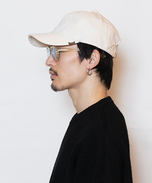 WHITE モデル頭囲：58.5cm